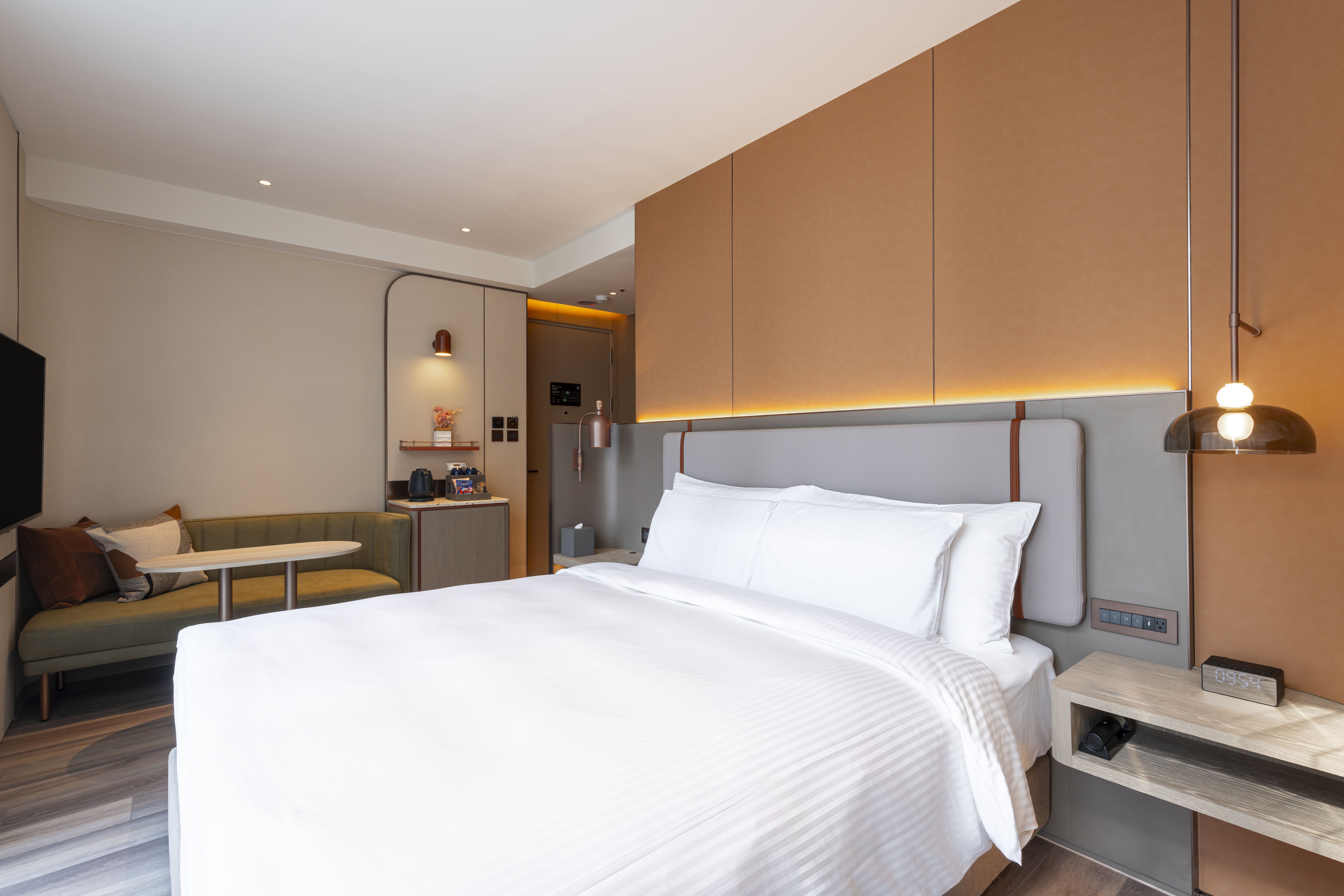 Luxury Floor│ Halo Room